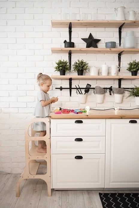 tour d'apprentissage a partir de quel age tour d'observation Montessori simple bois