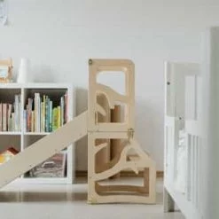 tour toboggan Montessori en bois laqué et son toboggan de profil